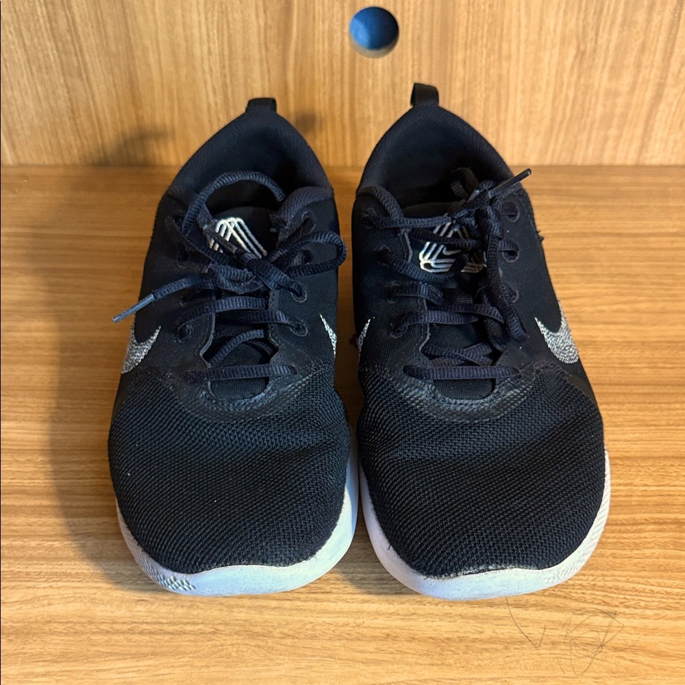 Nike Wide Black and white shoes size 9